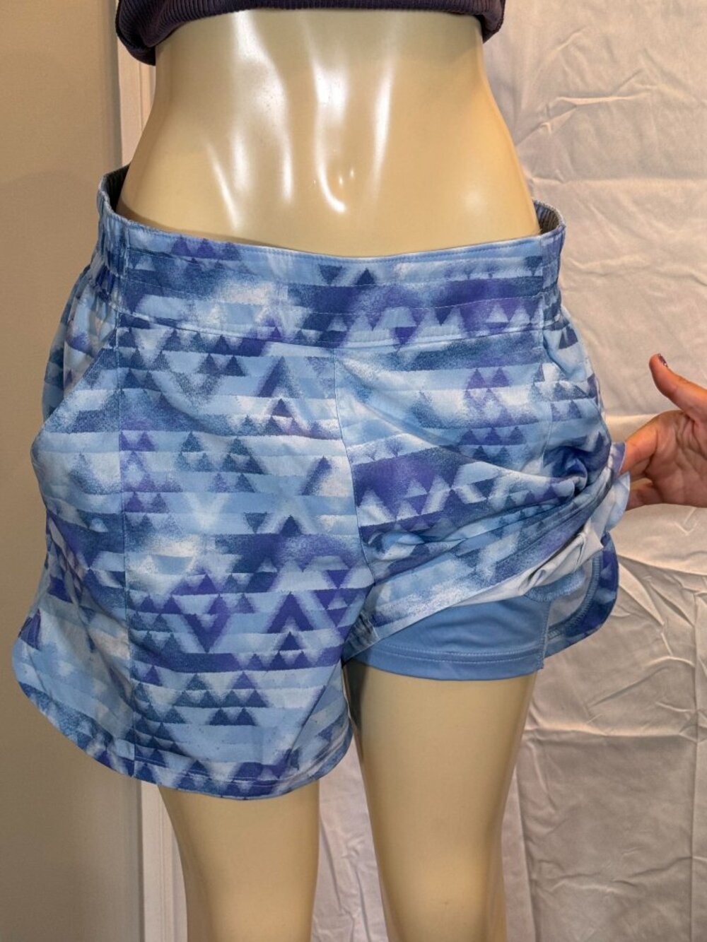 Columbia Blue Geometric print 2 in 1 Wicking Shorts Women's L. Like new!